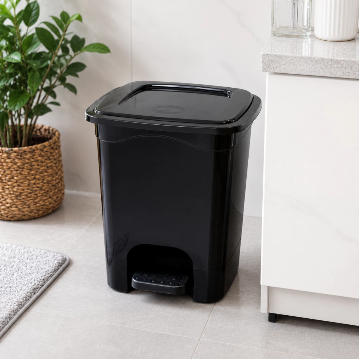 Lixeira Quadrada 13L com Pedal e Tampa Reforçada
